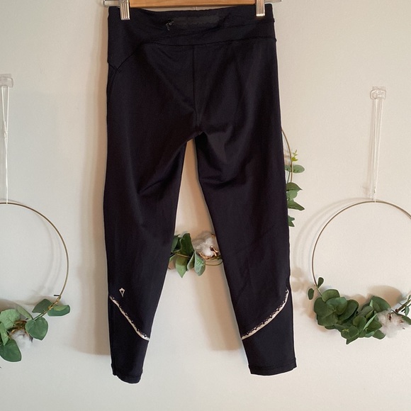 Ivivva Lululemon Hyper Track Crop leggings reflective Black size 12 - Picture 2 of 11